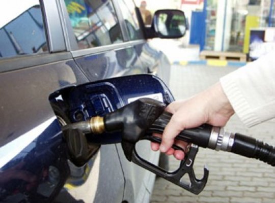 Petrom ieftineşte masiv benzina
